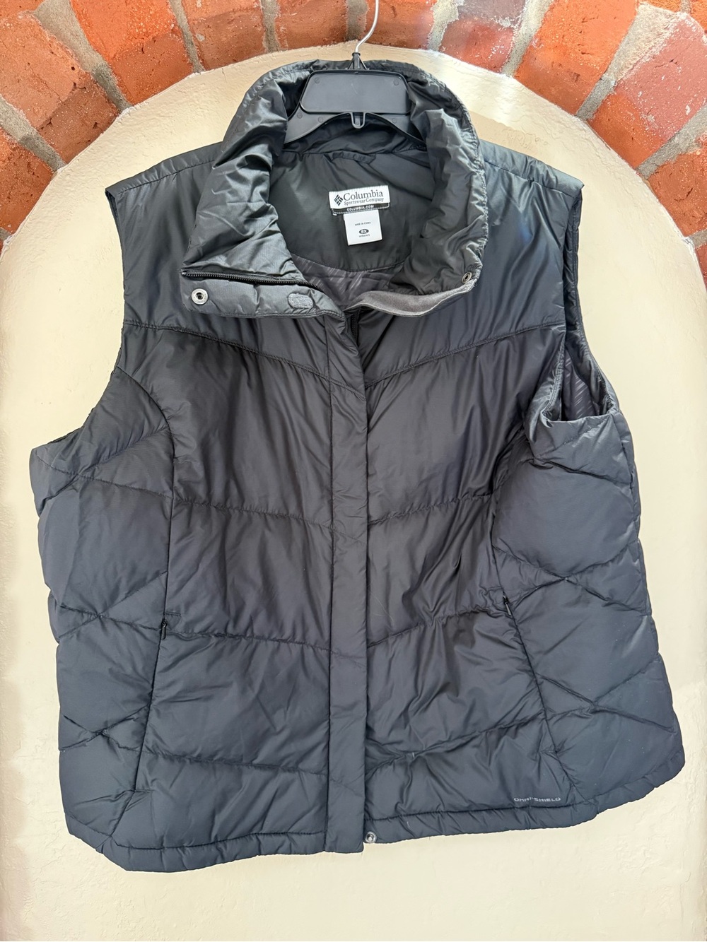 Columbia Women’s Black Quilted Puffer Vest